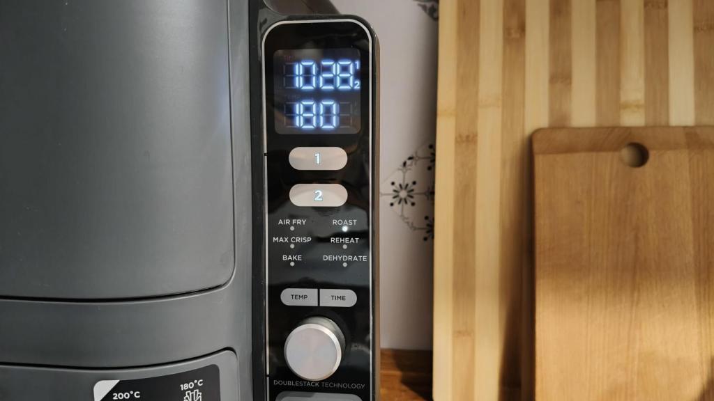 Los botones superiores y la pantalla de la Ninja Double Stack XL