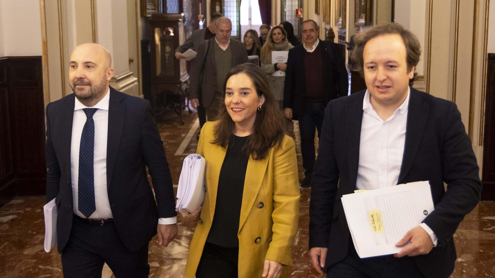José Manuel Lage, Inés Rey y Francisco Díaz Gallego, en una imagen de archivo previa a un pleno de A Coruña.