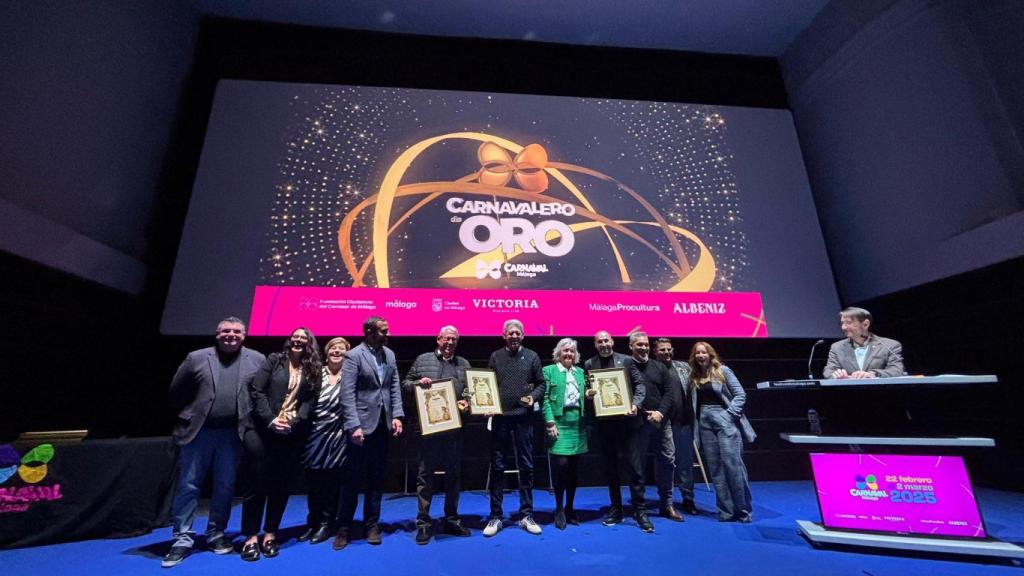 Los carnavaleros de oro.