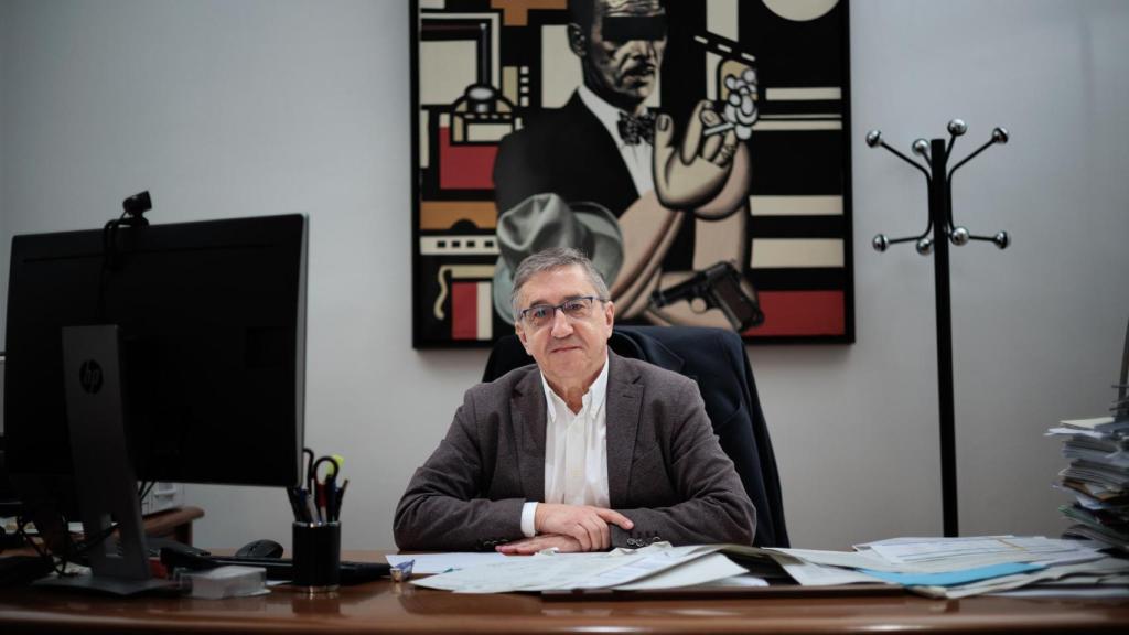 El conseller de Educación, en su despacho. Biel Aliño