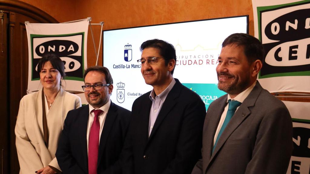Javier Ruiz, director de Onda Cero Ciudad Real, junto a Blanca Fernández, José Manuel Caballero y Adrián Fernández.