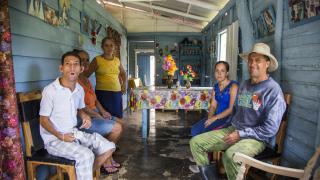 Miembros de la comunidad de 'Los Acuáticos', durante la entrevista con EL ESPAÑOL.