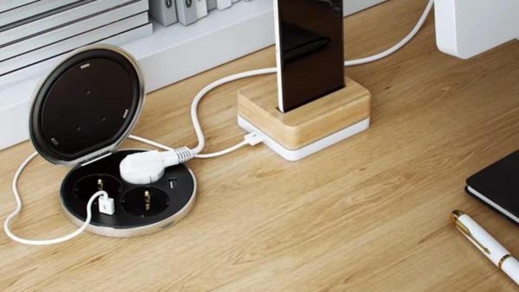 Base múltiple de 3 tomas + 2usb de Leroy Merlin.