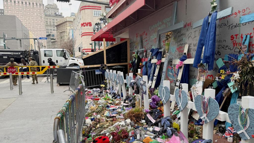 Ofrendas en Bourbon Street, lugar del atentado del 1 de enero en Nueva Orleans
