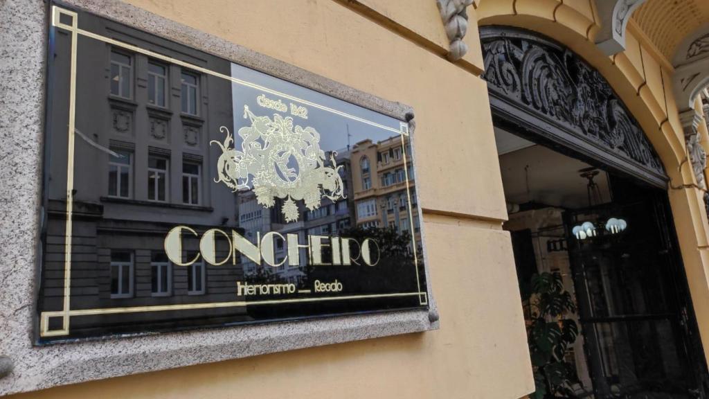 Placa con el diseño de marca de Concheiro y su fecha de fundación, 1862.