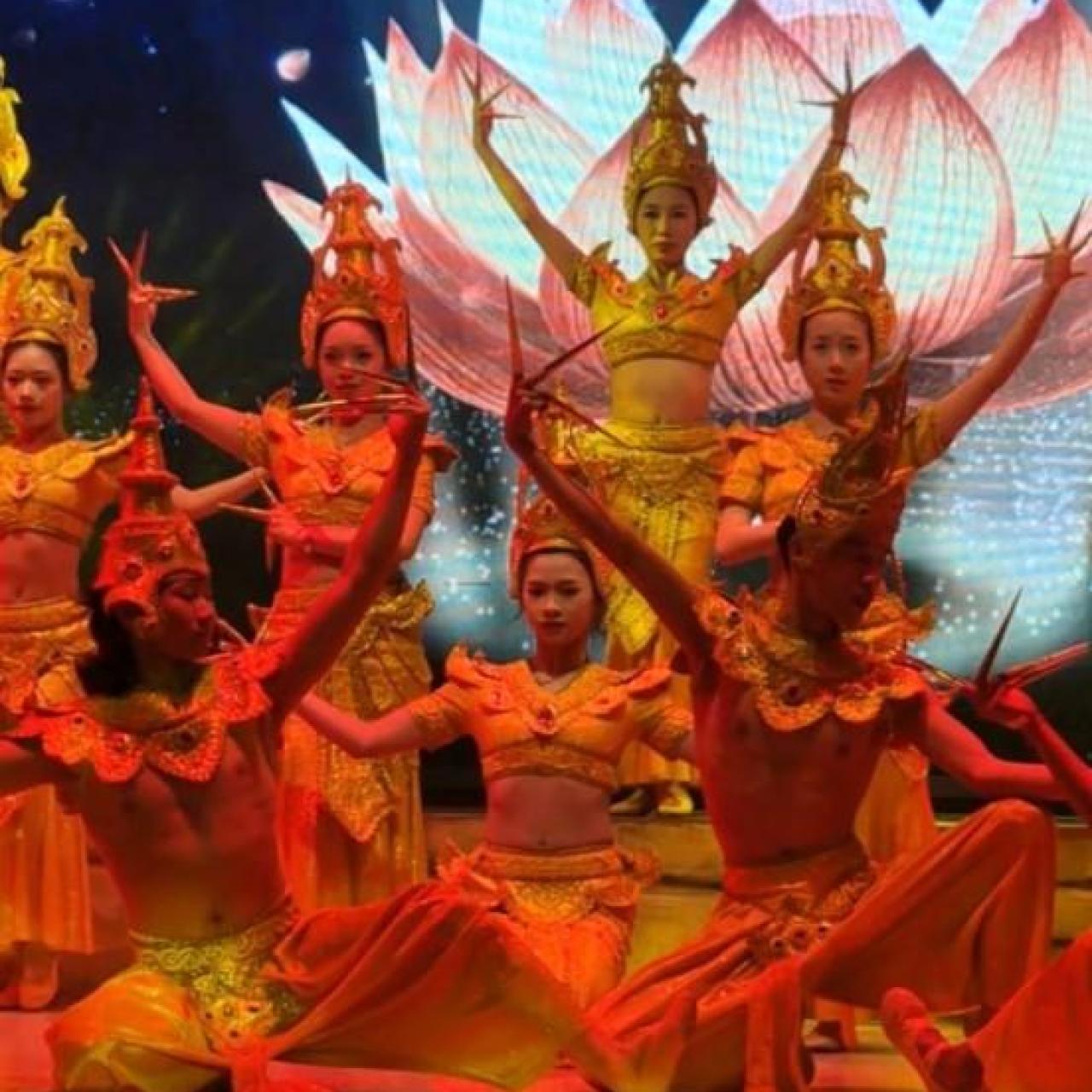 Espectáculo de una minoría étnica de la región de Yunnan que presenciaron los cicloturistas.