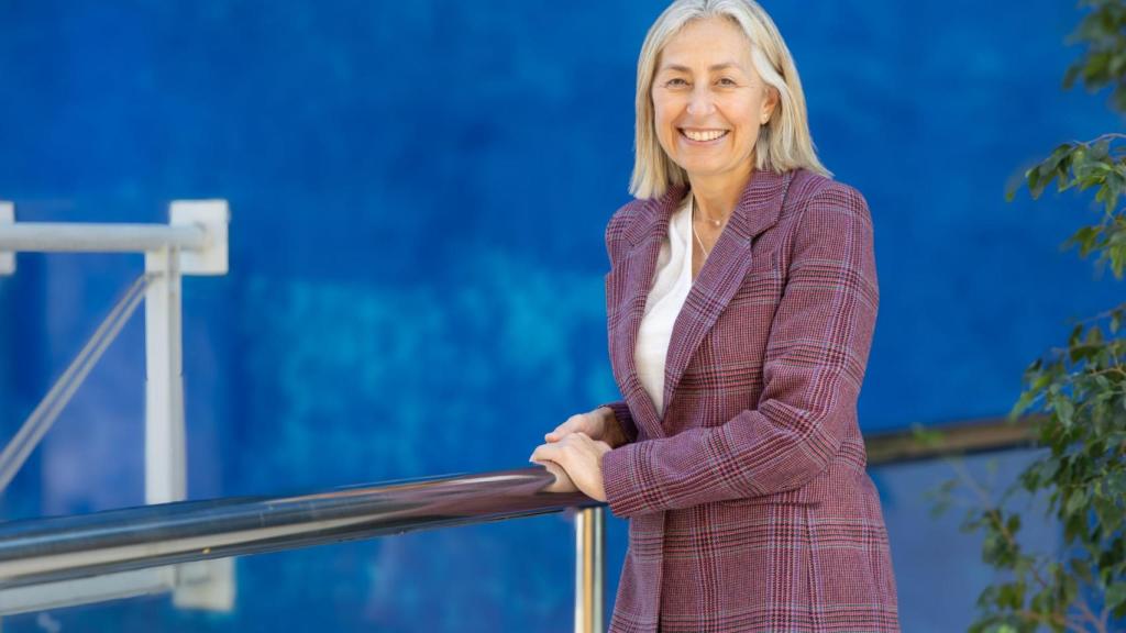 La consejera Rocío Hernández posa en la sede de su departamento en Sevilla Este