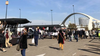 El rastro de Zaragoza, ubicado en el Parking Norte de la Expo.