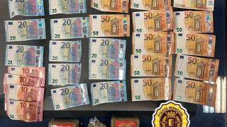 Droga y dinero intervenido por la Policía Municipal a los dos jóvenes en Valladolid