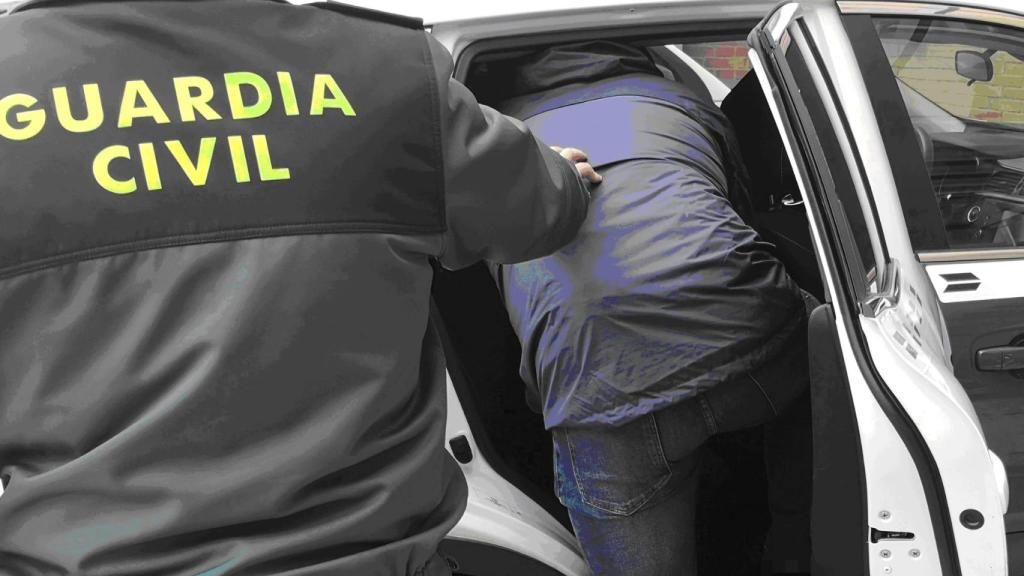 Imagen de archivo de una detención de la Guardia Civil