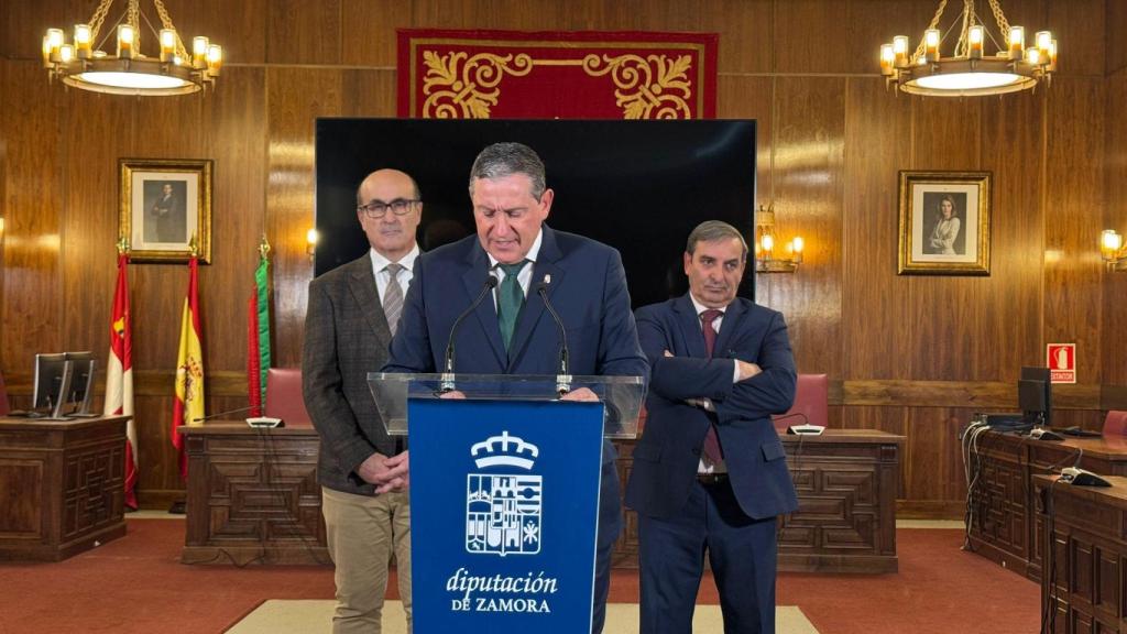 El presidente de la Diputación de Zamora, Javier Faúndez, y el consejero de Movilidad y Transformación Digital, José Luis Sanz Merino