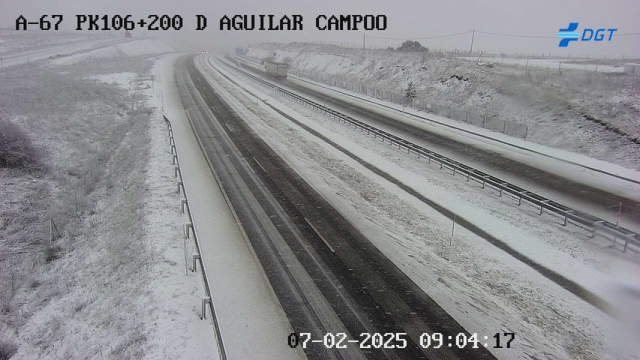 Una de las vías de Castilla y León afectada por la nieve