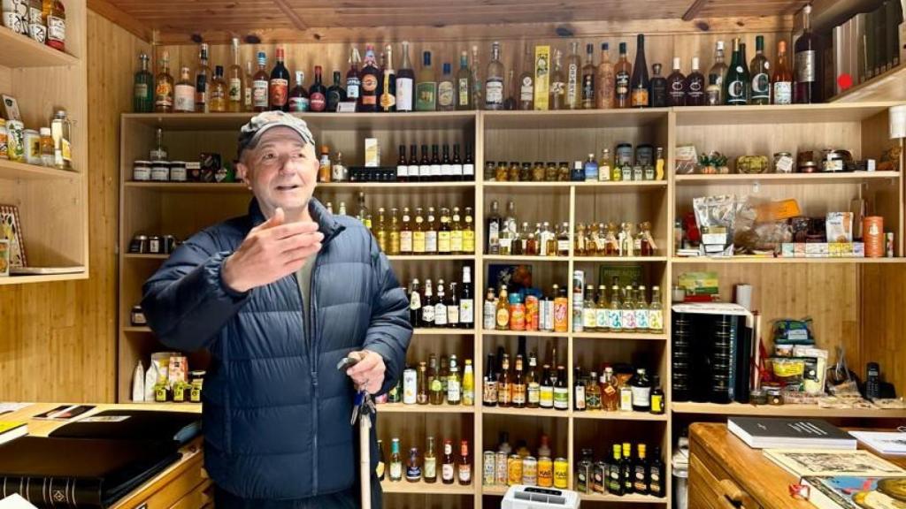 Vicente Todolí en su 'archivo cítrico'.