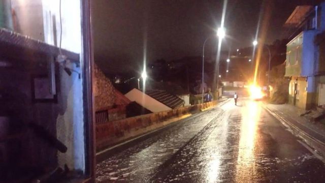 Accidente en la avenida de Ferrol, en Ribeira.