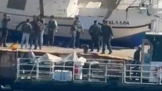 Un muerto y otro herido tras colisionar su narcolancha con una patrullera de la Guardia Civil en aguas del Estrecho.
