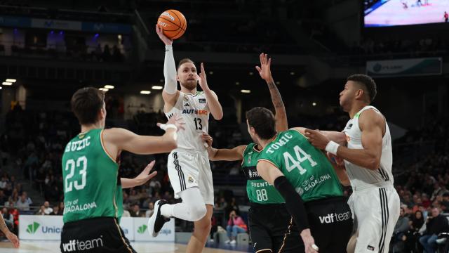 Dzanan Musa entra a canasta en el partido ante Joventut.