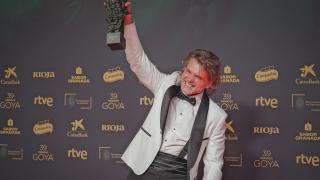 Salva Reina con un premio Goya.