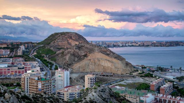 Vistas a la ciudad de Alicante y la Serra Grossa Alicante