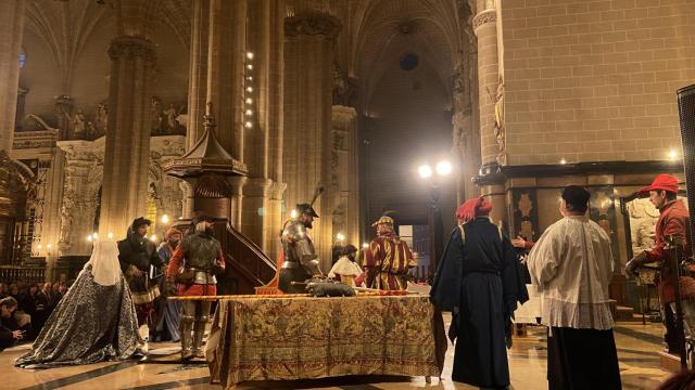 Fernando I, coronado como rey de Aragón.