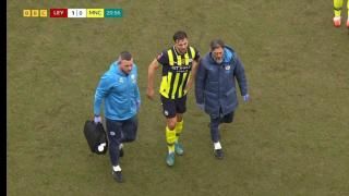 Nico González se marcha lesionado en su debut con el Manchester City.