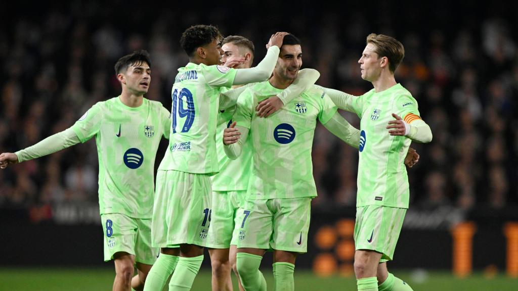 Los jugadores del Barça celebran el gol de Ferran Torres ante el Valencia en la Copa del Rey.