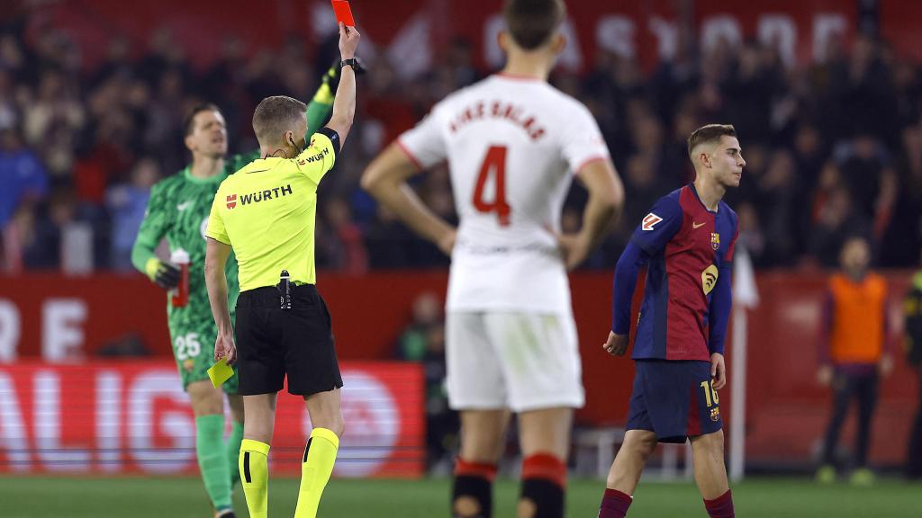 Hernández Hernández expulsa a Fermín López.