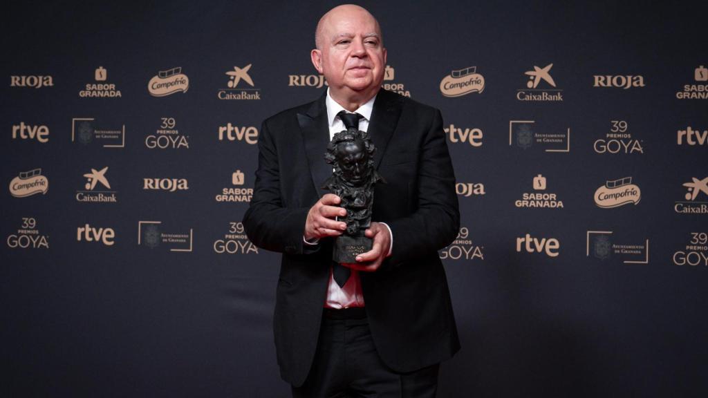 Agustín Almodovar ha recogido el premio Goya al mejor guion adaptado por 'La habitación de al lado'