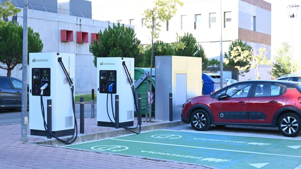 Punto de recarga de Iberdrola en la UCLM.