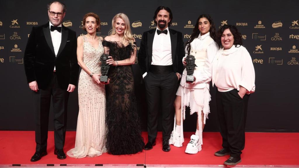 El equipo de 'La infiltrada' tras recibir el Goya a mejor película.