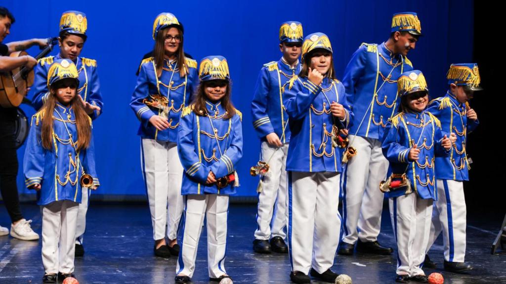 Los que te dan las notas.