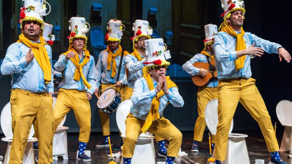 Otro aplauso a los sanitarios.