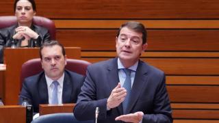 El presidente de la Junta, Alfonso Fernández Mañueco, durante un pleno de las Cortes de Castilla y León