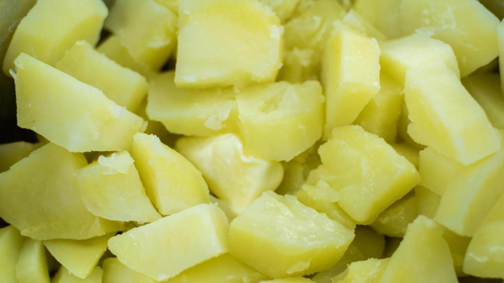 Unas patatas hervidas.