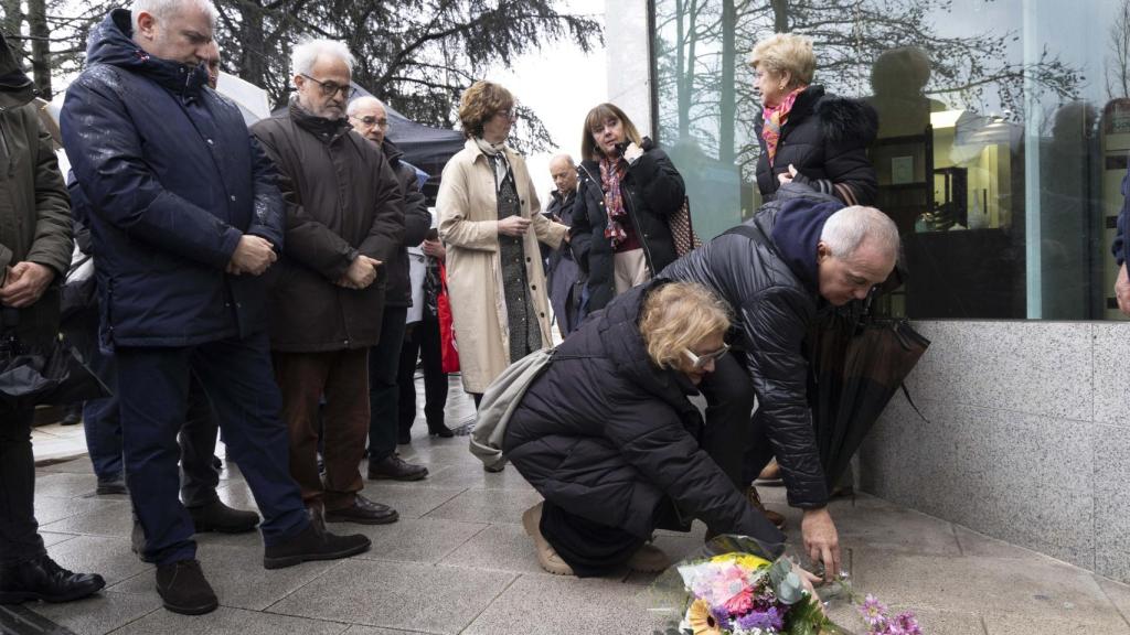 Instalación de un nuevo stolpersteine en A Coruña