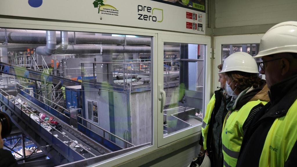 Conchi Cedillo, presidenta de la Diputación de Toledo, durante su visita al Ecoparque.
