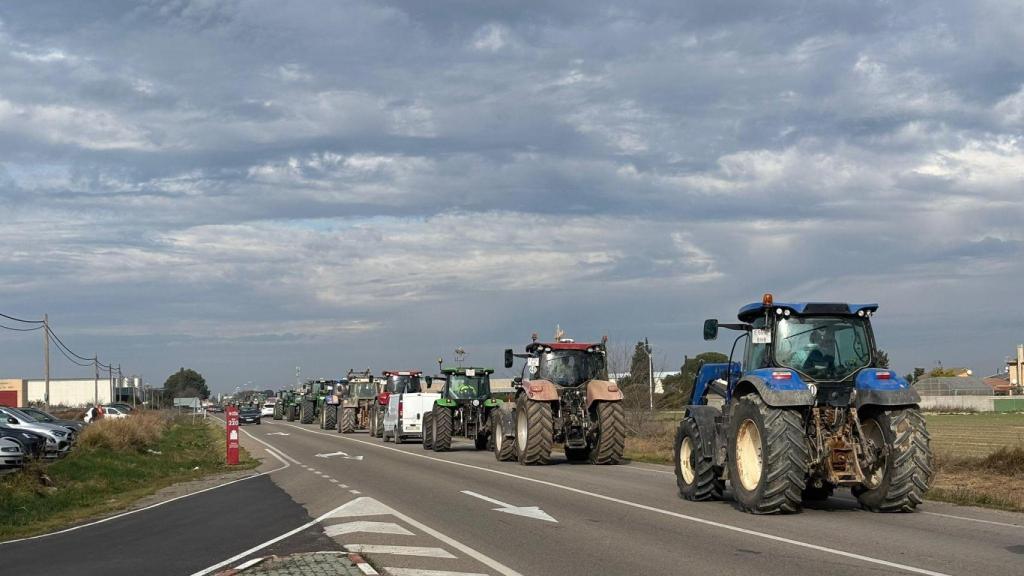 Los tractores han provocado cortes en varios puntos de la Comunidad