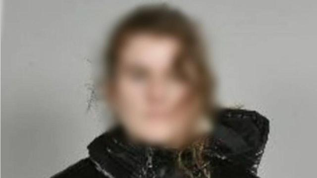 Shirin M. , difuminada, en la fotografía de la policía alemana.