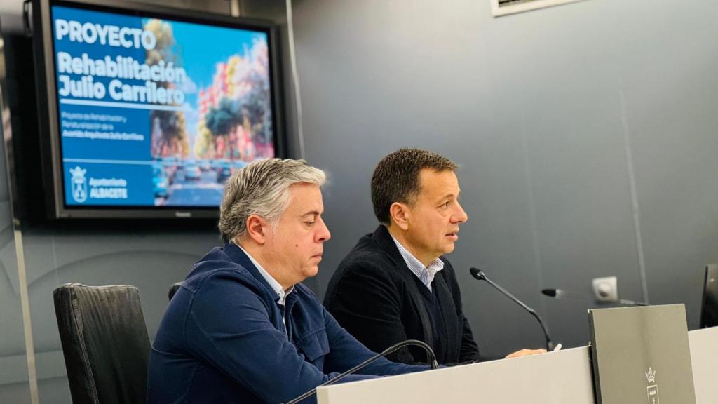 Julián Garijo (i) y Manuel Serrano (d) durante la rueda de prensa.