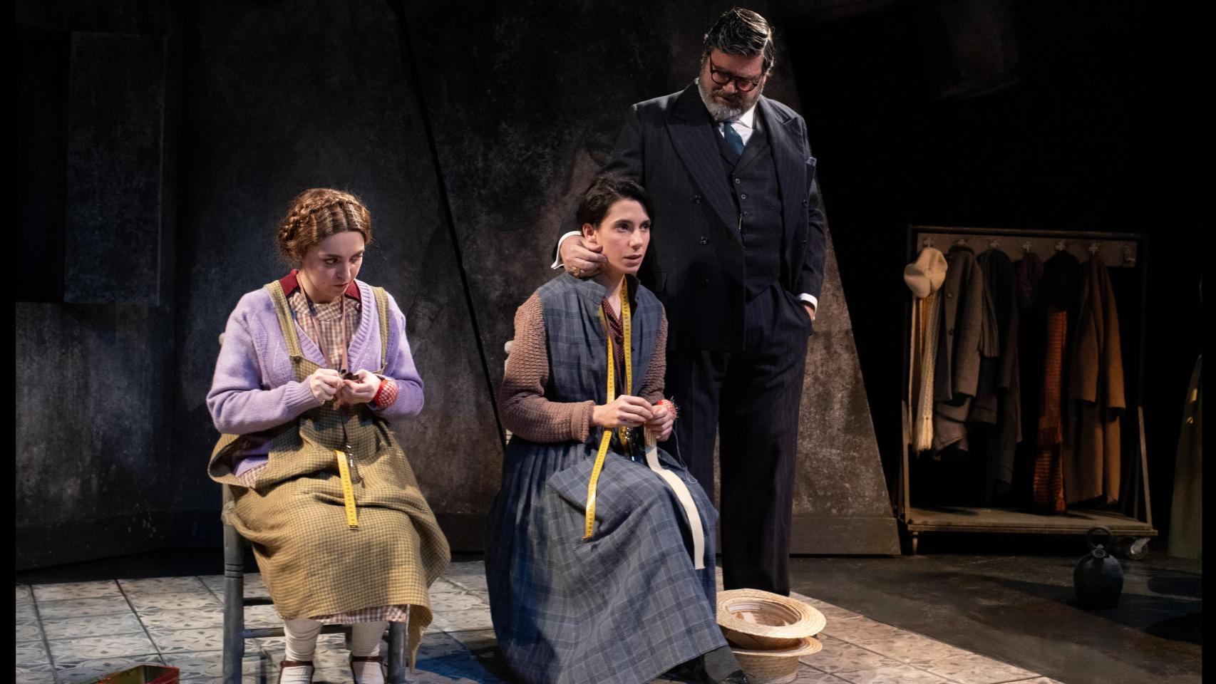 Un momento de la obra 'Natacha', con Natalia Huarte (centro) como protagonista. Foto: Javier Naval