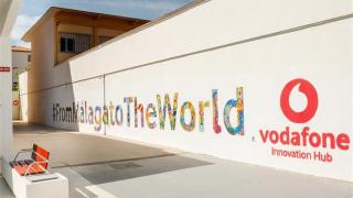 Mural en el Centro de Innovación de Vodafone en Málaga.