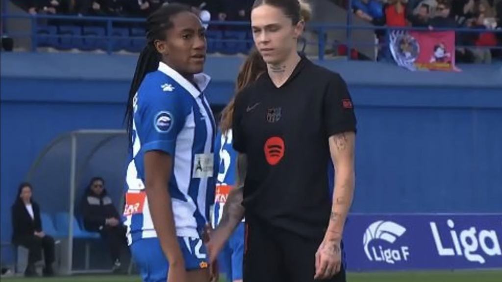 El gesto de Mapi León con Daniela Caracas en mitad del derbi catalán