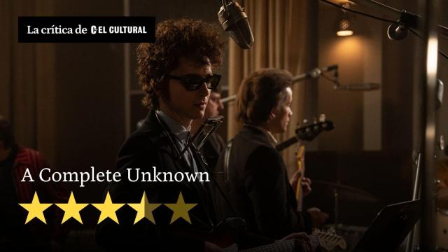 Timothée Chalamet, caracterizado como Bob Dylan, en 'A Complete Unknown'