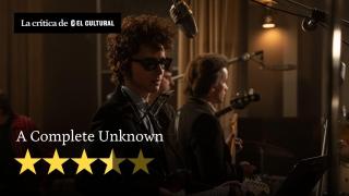 Timothée Chalamet, caracterizado como Bob Dylan, en 'A Complete Unknown'