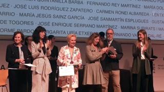 Reconocimiento a Carmen Quintanilla.