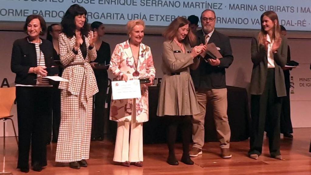 Reconocimiento a Carmen Quintanilla.