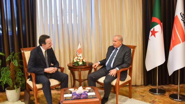 Arturo Gonzalo Aizpiri, CEO de Enagás (izq.) y Rachid Hachichi, presidente de Sonatrach (dcha.), en la reunión del pasado viernes.