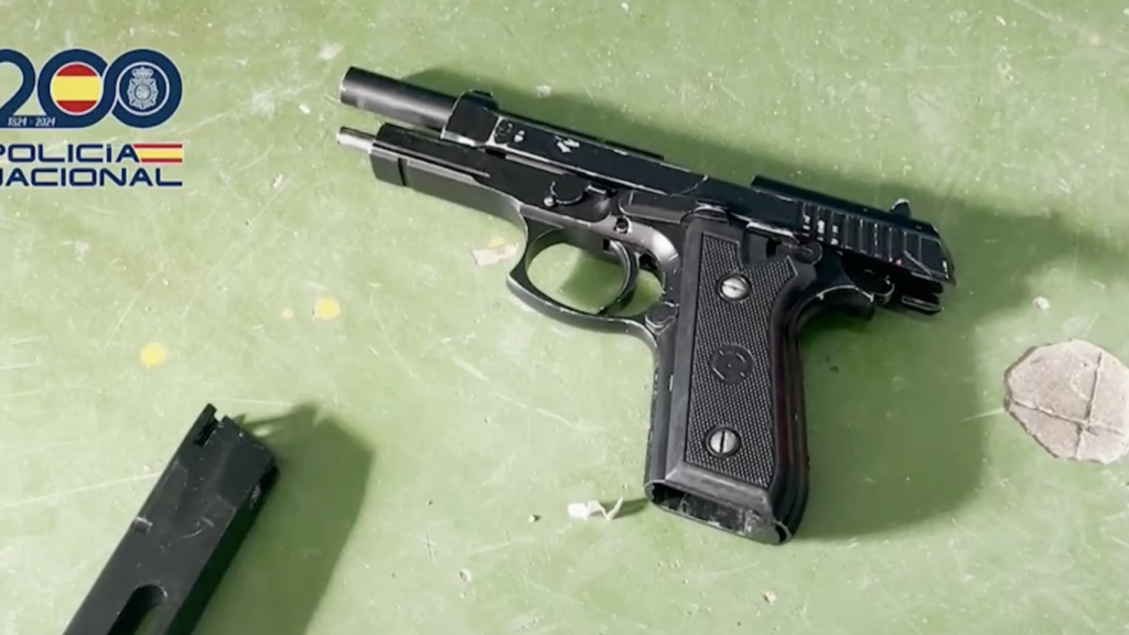 Una de las pistolas incautadas.