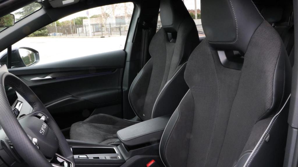 Plazas delanteras del Skoda Elroq.