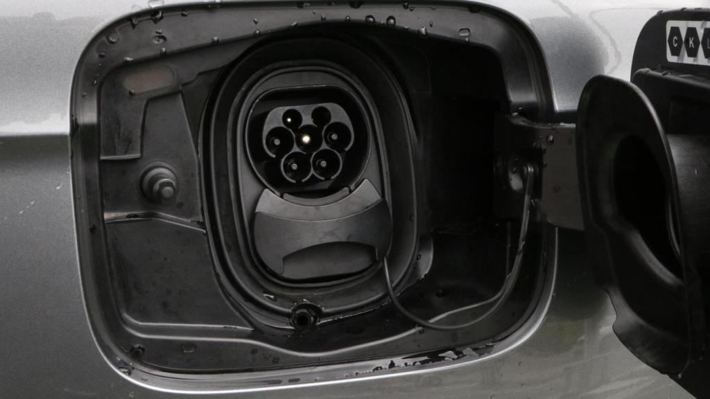 Toma de carga del Skoda Elroq.