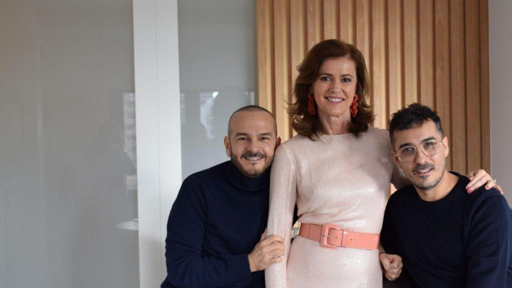 Nuria March, junto a los diseñadores.